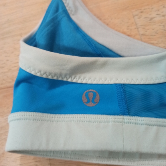 Lululemon Women's Sports Bra Size 4 - Picture 6 of 12